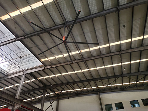 告別悶熱桎梏！7.3 米工業(yè)大吊扇，用大風(fēng)量締造車間舒適生產(chǎn)空間